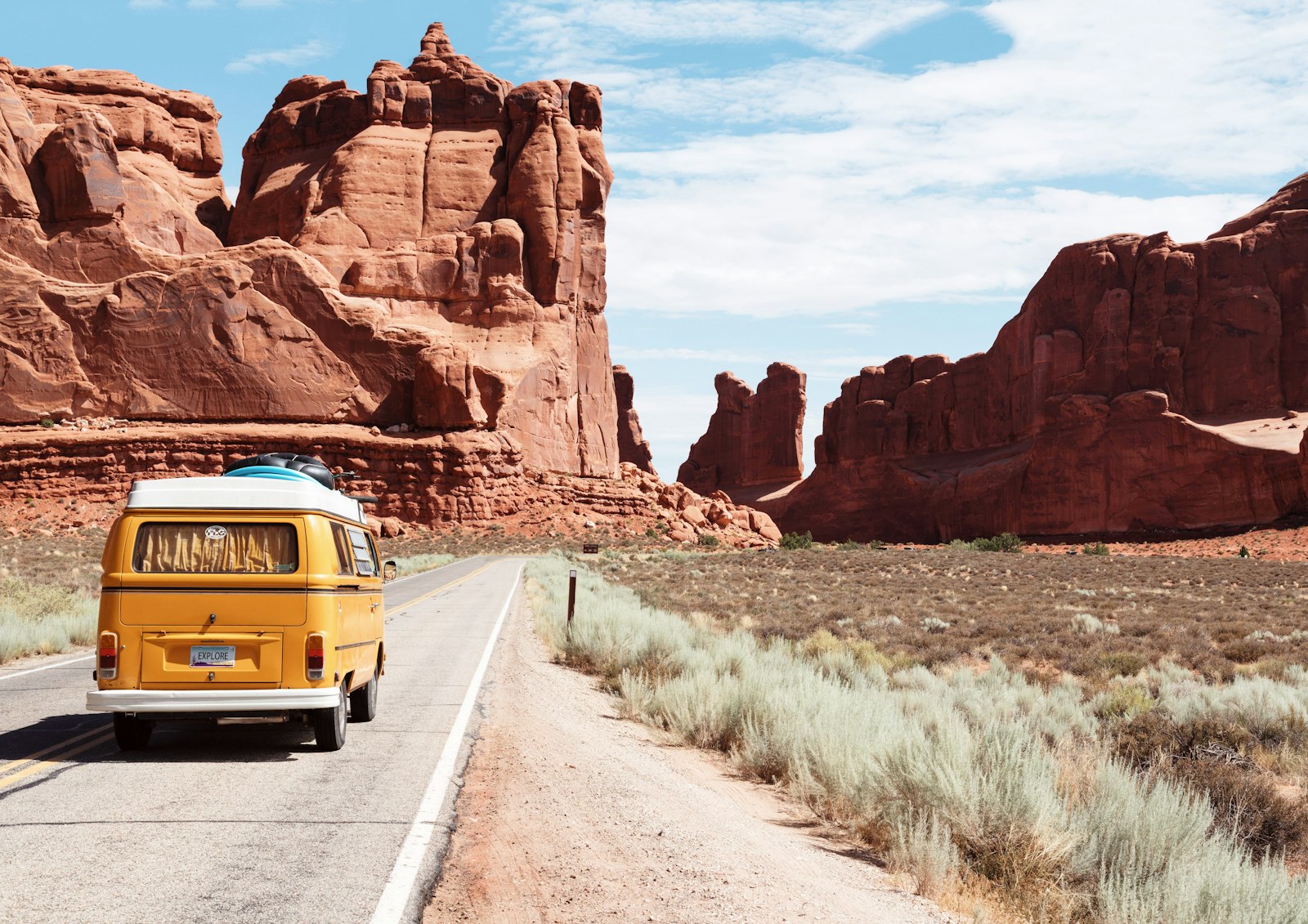 Road through desert hills — Paradise SR22