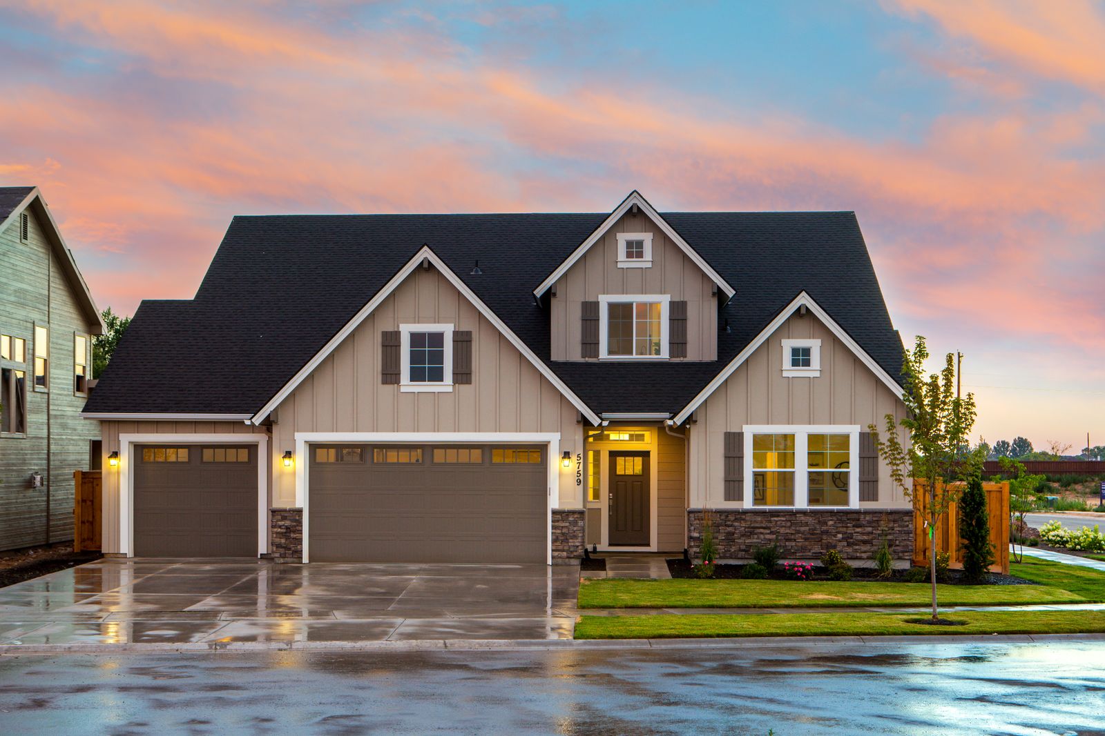 Suburban house and lawn — Gary SR22
