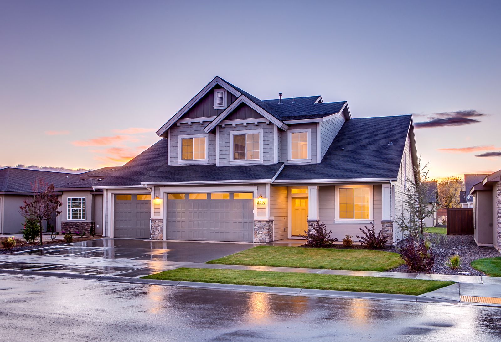 American house with porch — Everett, Washington